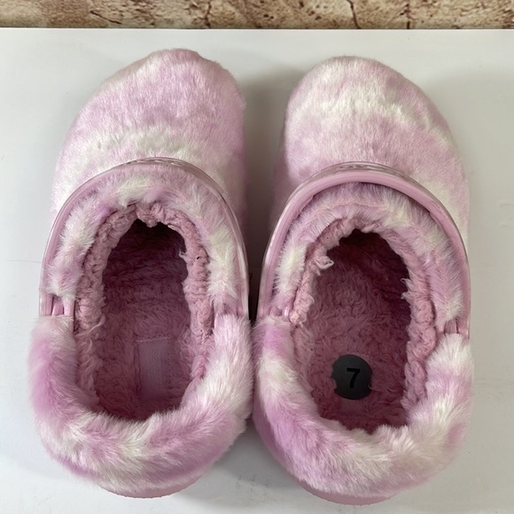 NWT Pink Tie Dye Fur Sure Classic Crocs - Picture 4 of 8